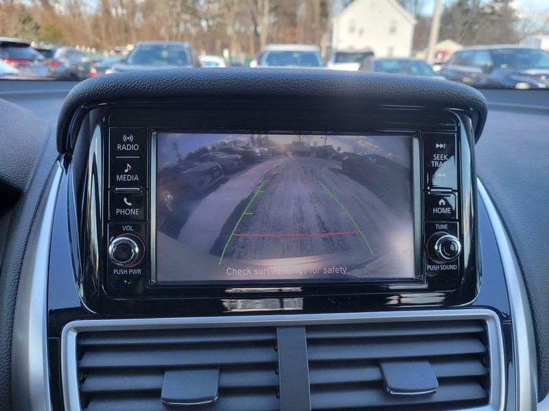 Mitsubishi Eclipse Cross Vehicle Full-screen Gallery Image 18