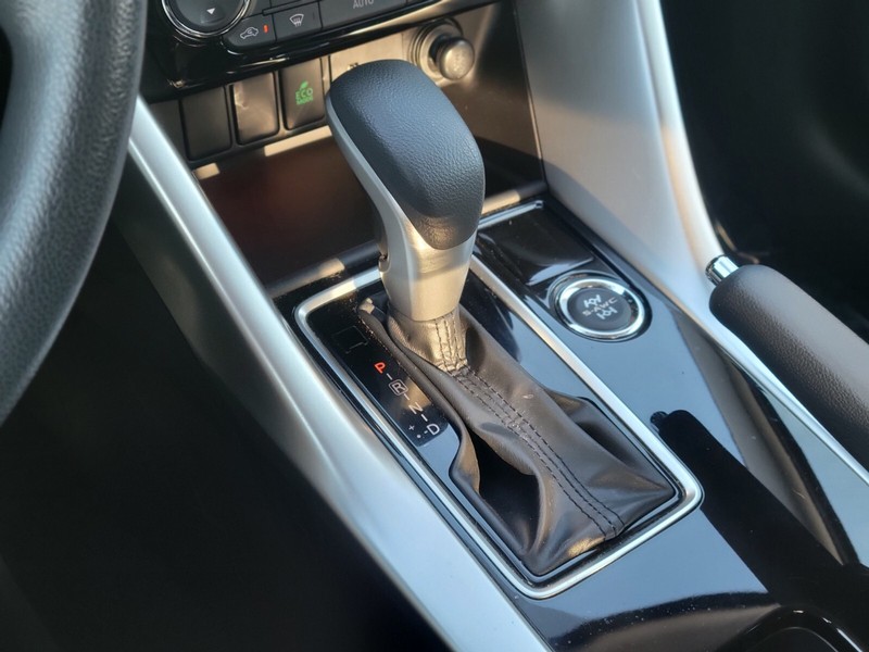 Mitsubishi Eclipse Cross Vehicle Full-screen Gallery Image 20