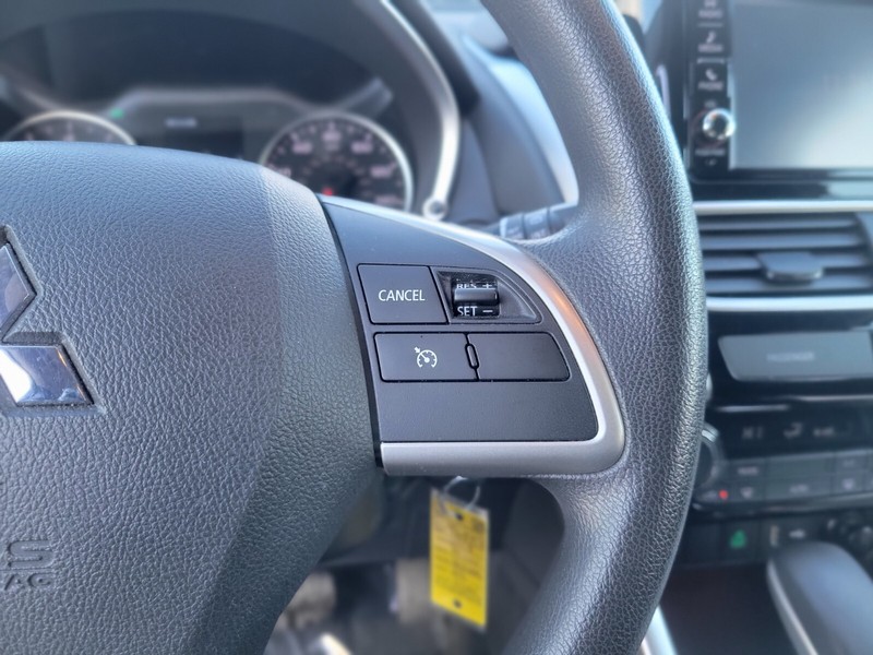 Mitsubishi Eclipse Cross Vehicle Full-screen Gallery Image 23