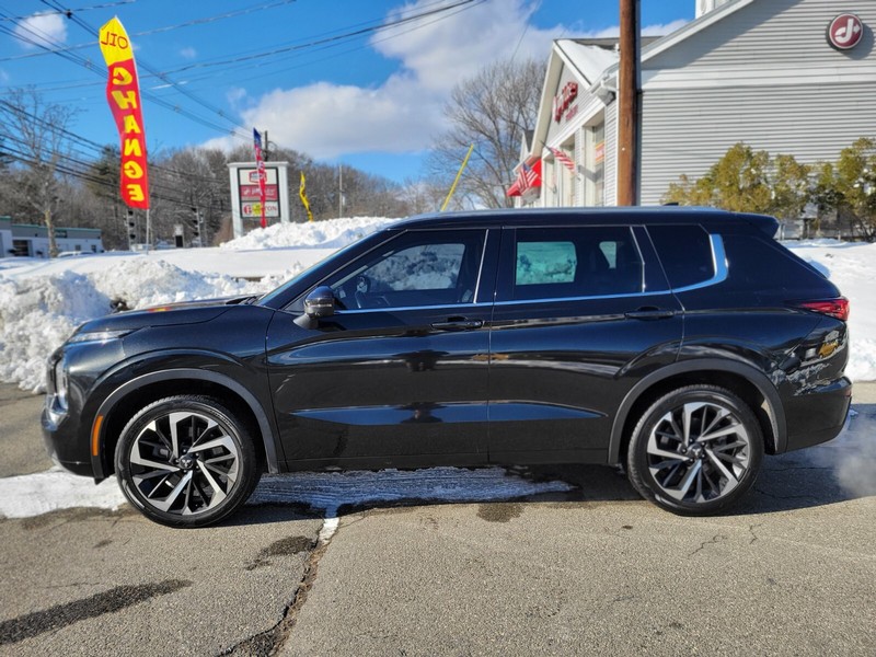 Mitsubishi Outlander Vehicle Full-screen Gallery Image 02