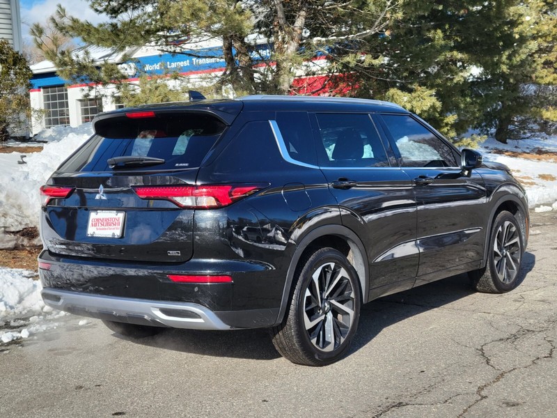 Mitsubishi Outlander Vehicle Full-screen Gallery Image 05