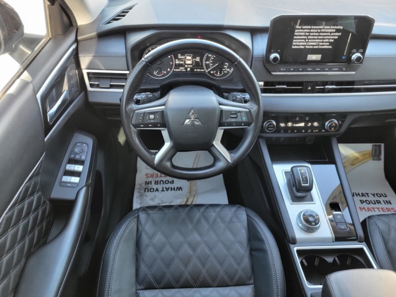 Mitsubishi Outlander Vehicle Full-screen Gallery Image 11