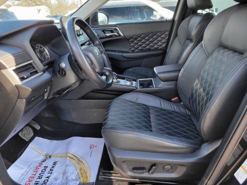 Mitsubishi Outlander Vehicle Full-screen Gallery Image 15