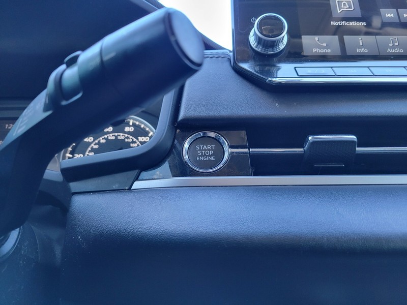 Mitsubishi Outlander Vehicle Full-screen Gallery Image 21