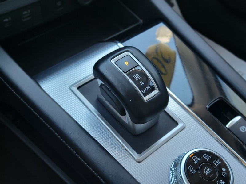 Mitsubishi Outlander Vehicle Full-screen Gallery Image 22