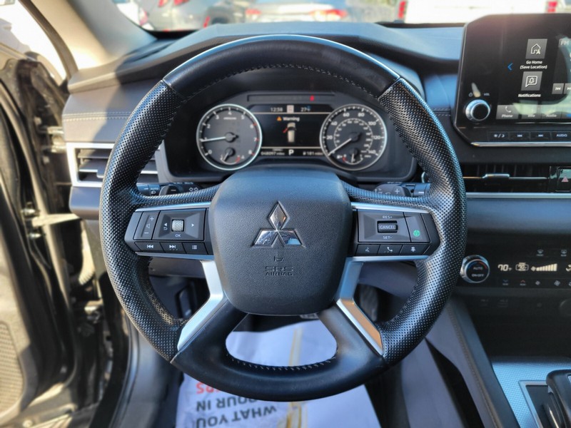 Mitsubishi Outlander Vehicle Full-screen Gallery Image 23