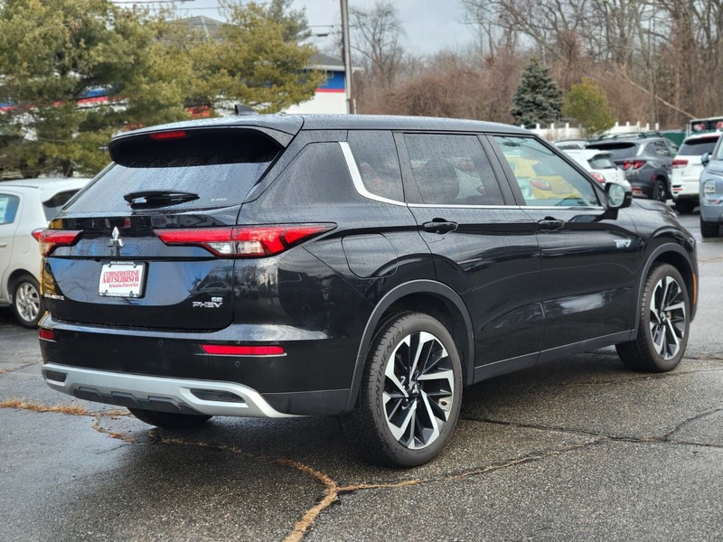 Mitsubishi Outlander PHEV Vehicle Full-screen Gallery Image 05