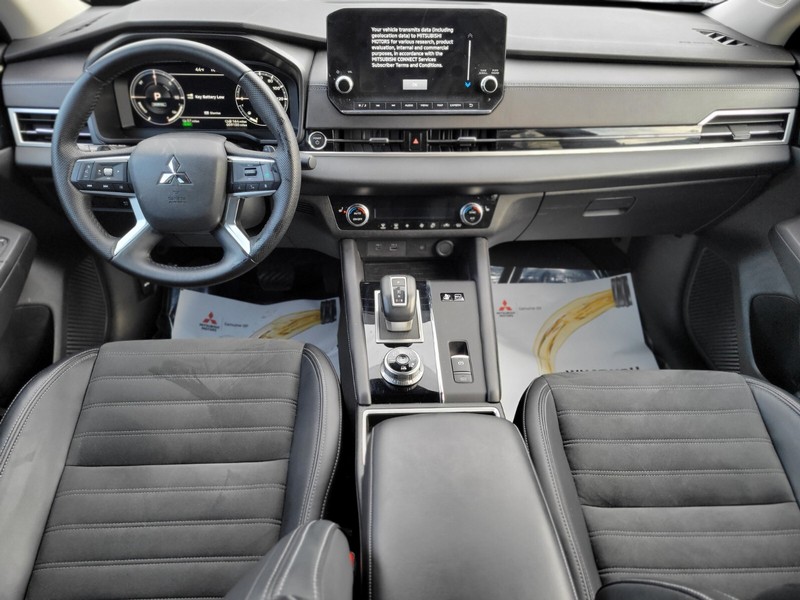 Mitsubishi Outlander PHEV Vehicle Full-screen Gallery Image 10