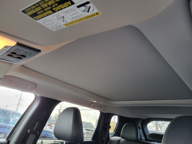 Mitsubishi Outlander PHEV Vehicle Full-screen Gallery Image 17