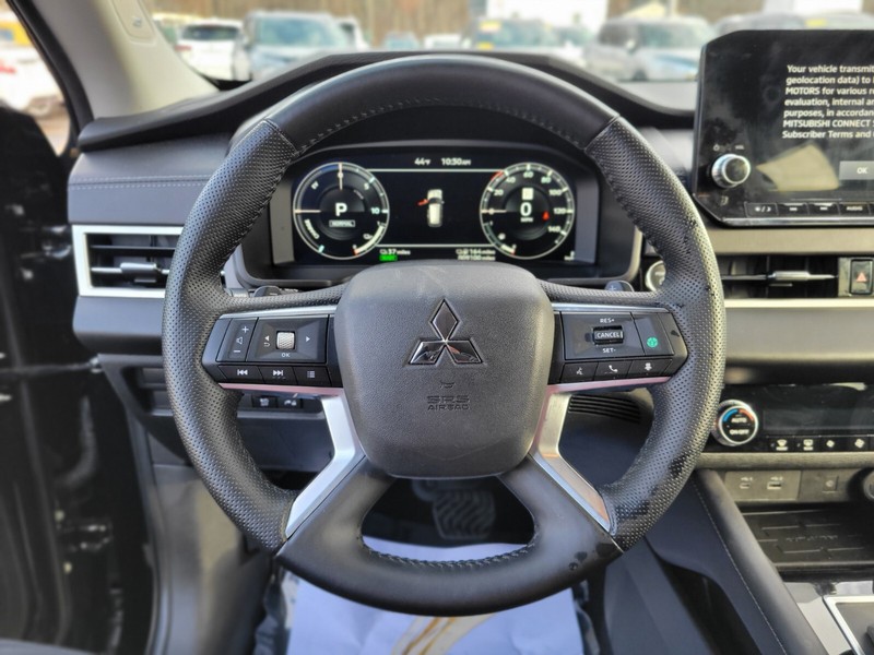 Mitsubishi Outlander PHEV Vehicle Full-screen Gallery Image 24