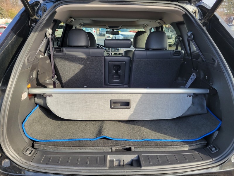 Mitsubishi Outlander PHEV Vehicle Full-screen Gallery Image 27