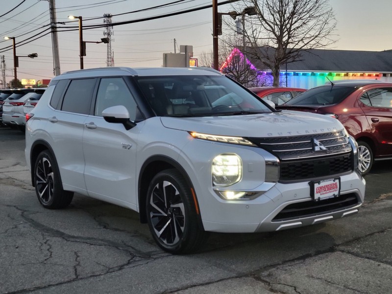 Mitsubishi Outlander PHEV Vehicle Full-screen Gallery Image 07