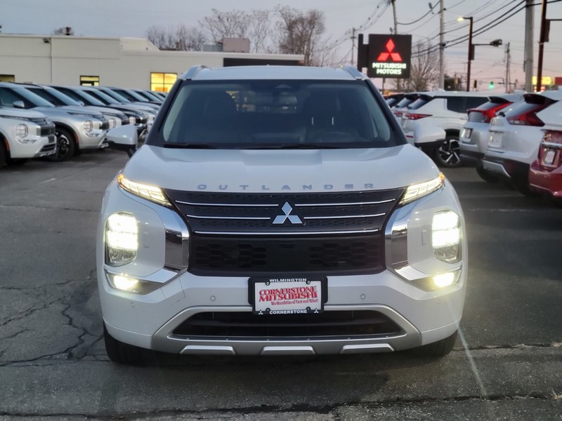 Mitsubishi Outlander PHEV Vehicle Full-screen Gallery Image 08