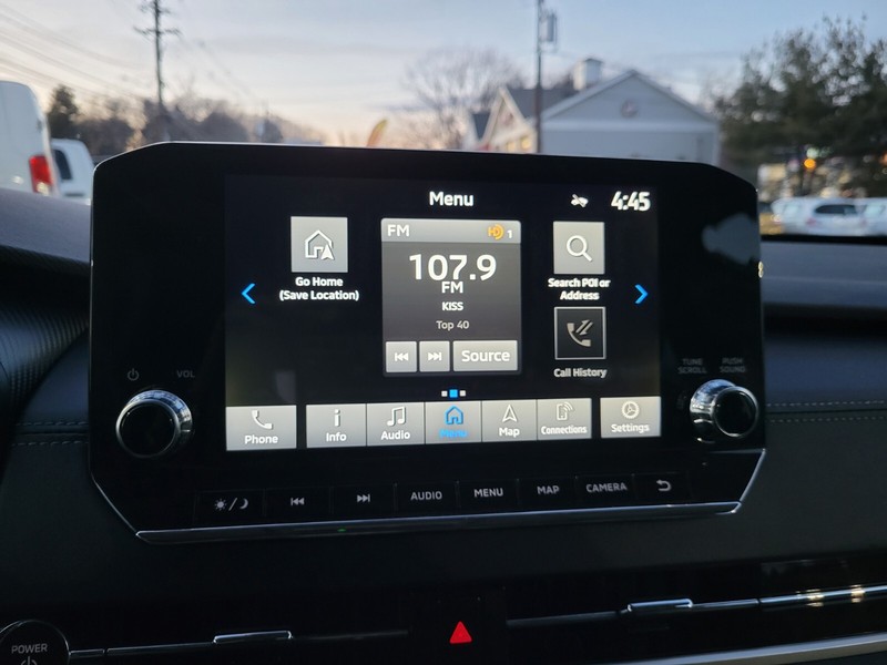 Mitsubishi Outlander PHEV Vehicle Full-screen Gallery Image 18