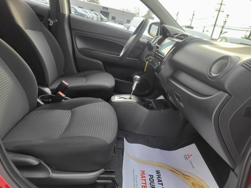 Mitsubishi Mirage G4 Vehicle Full-screen Gallery Image 09