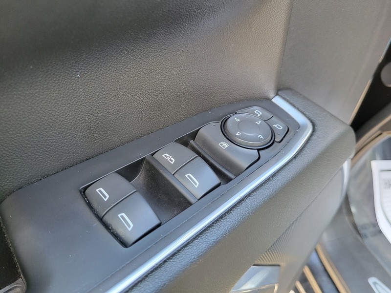 Chevrolet Silverado 1500 Vehicle Full-screen Gallery Image 15