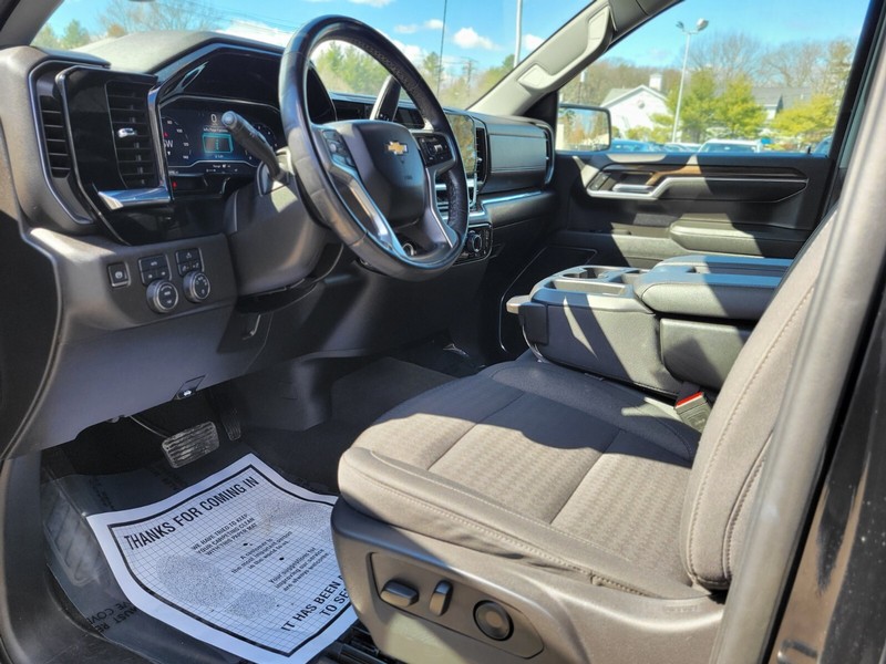 Chevrolet Silverado 1500 Vehicle Full-screen Gallery Image 17