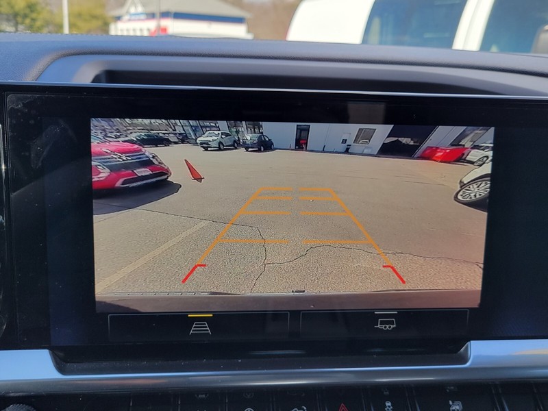 Chevrolet Silverado 1500 Vehicle Full-screen Gallery Image 19