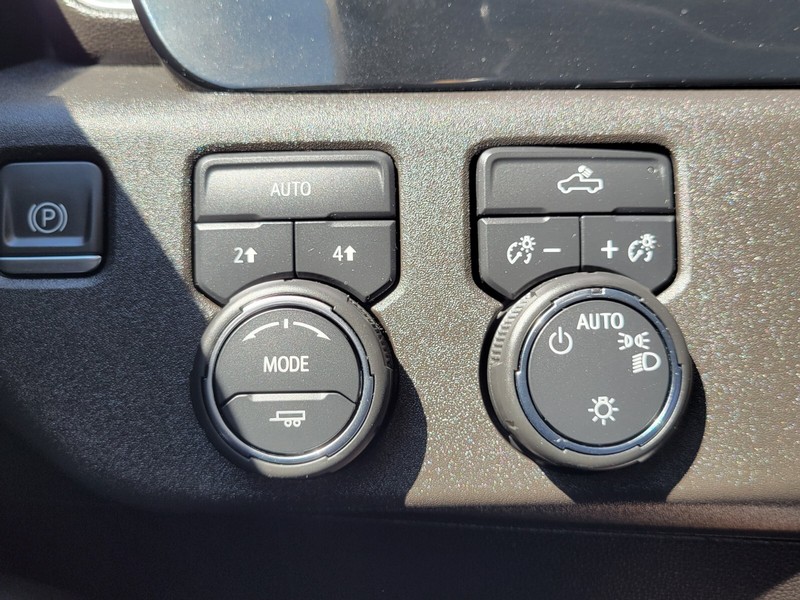 Chevrolet Silverado 1500 Vehicle Full-screen Gallery Image 21