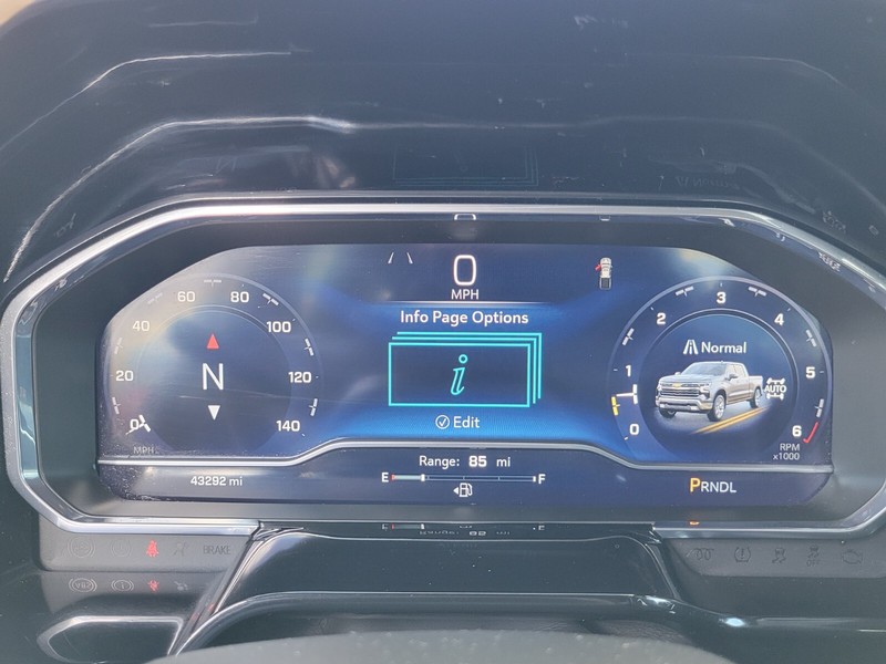 Chevrolet Silverado 1500 Vehicle Full-screen Gallery Image 26