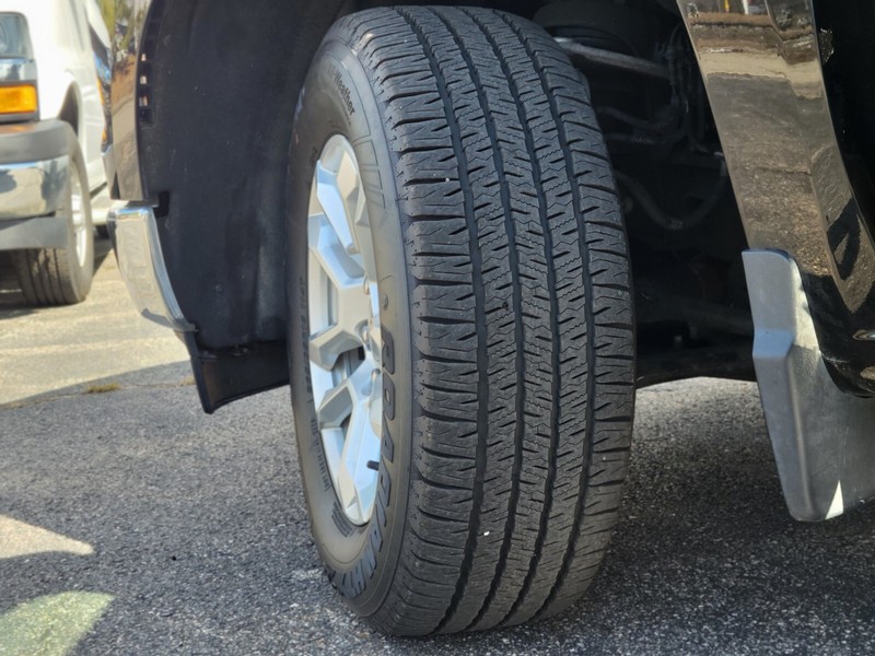 Chevrolet Silverado 1500 Vehicle Full-screen Gallery Image 27