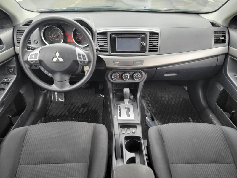Mitsubishi Lancer Vehicle Full-screen Gallery Image 10