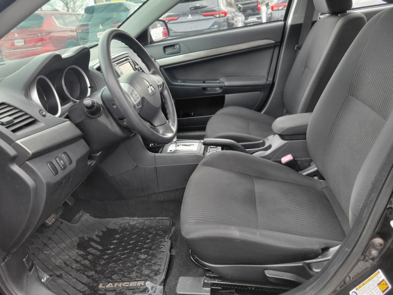 Mitsubishi Lancer Vehicle Full-screen Gallery Image 15