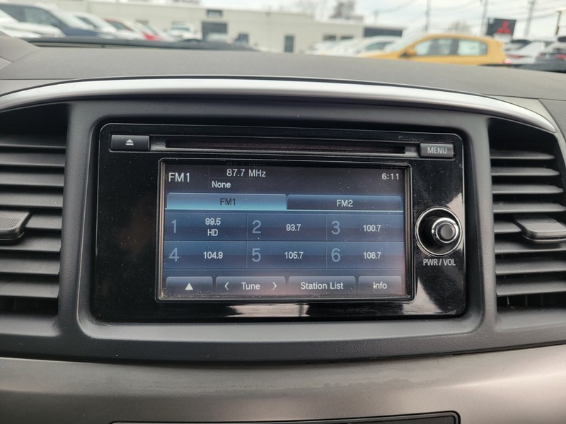 Mitsubishi Lancer Vehicle Full-screen Gallery Image 17