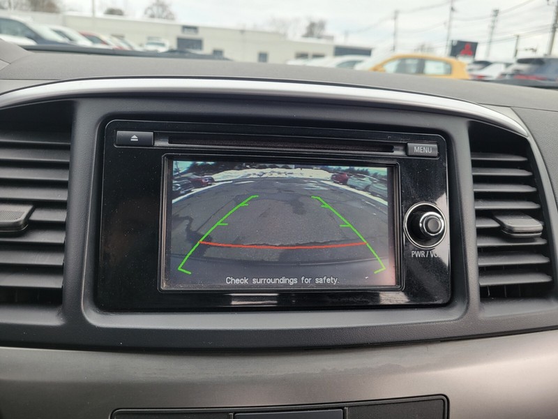 Mitsubishi Lancer Vehicle Full-screen Gallery Image 18