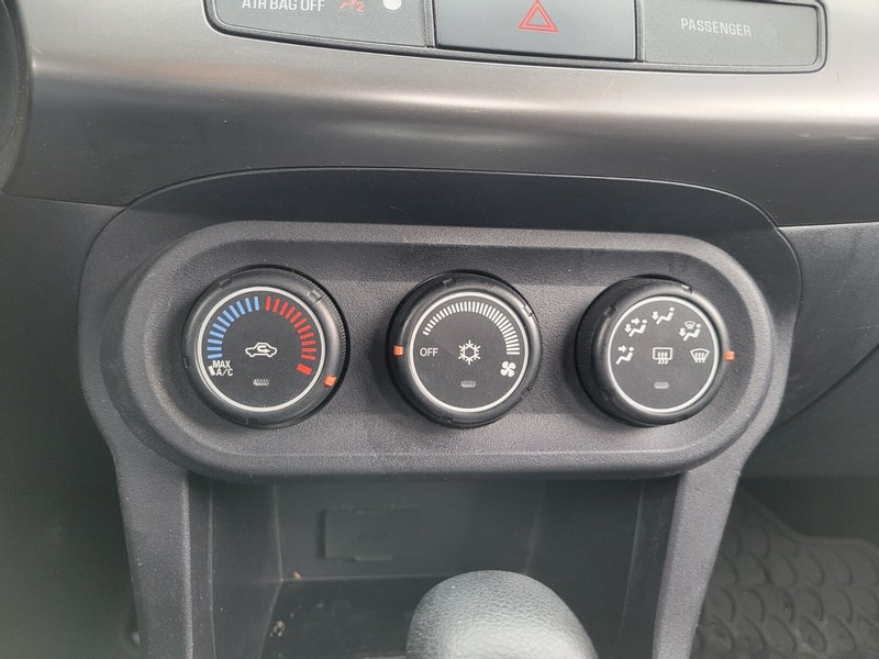 Mitsubishi Lancer Vehicle Full-screen Gallery Image 19