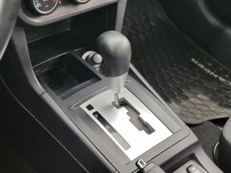 Mitsubishi Lancer Vehicle Full-screen Gallery Image 21