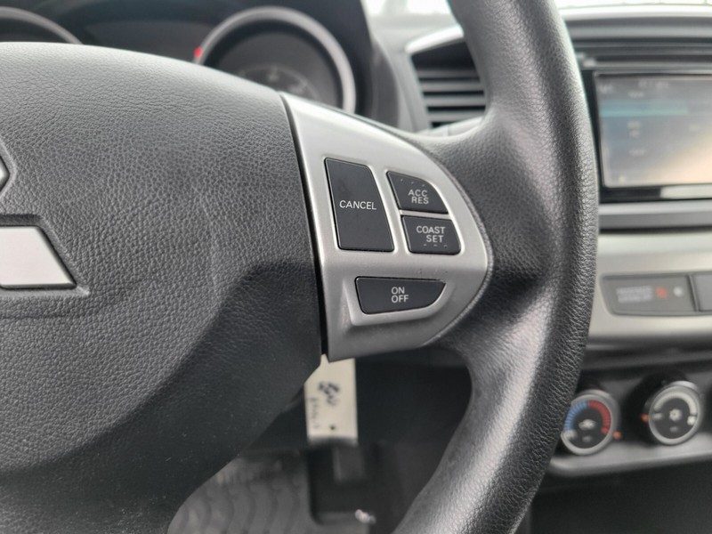 Mitsubishi Lancer Vehicle Full-screen Gallery Image 24