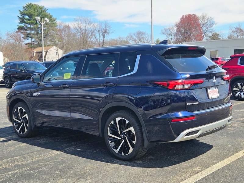 Mitsubishi Outlander PHEV Vehicle Full-screen Gallery Image 03
