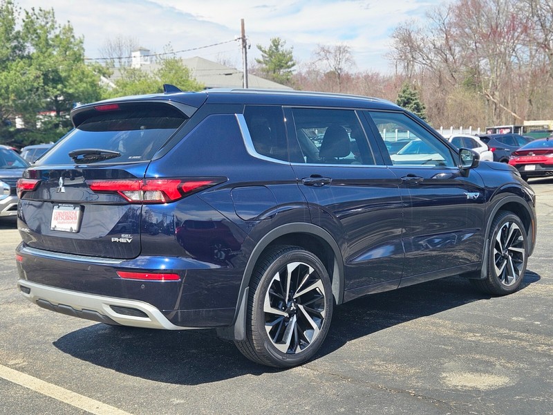 Mitsubishi Outlander PHEV Vehicle Full-screen Gallery Image 05