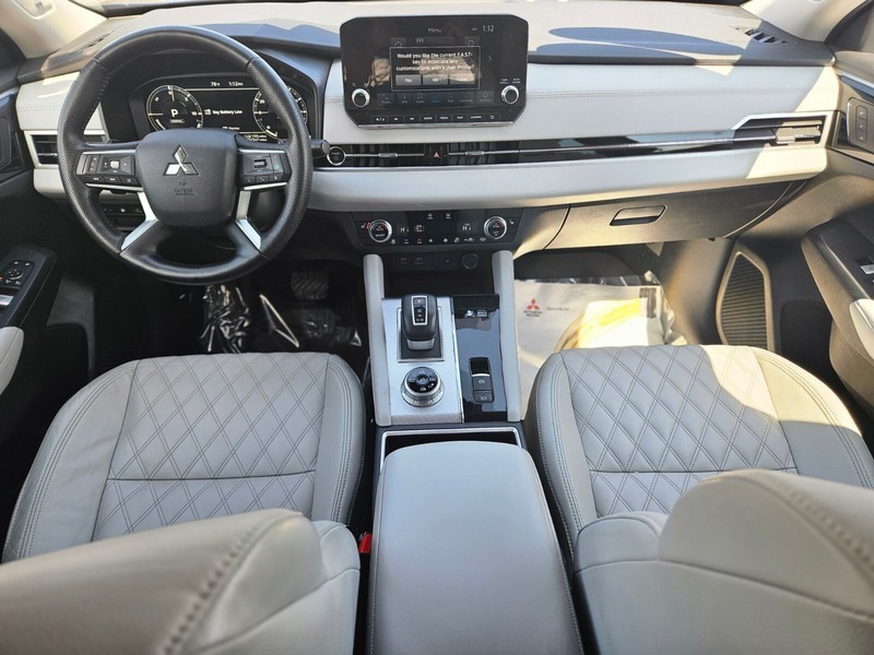 Mitsubishi Outlander PHEV Vehicle Full-screen Gallery Image 10