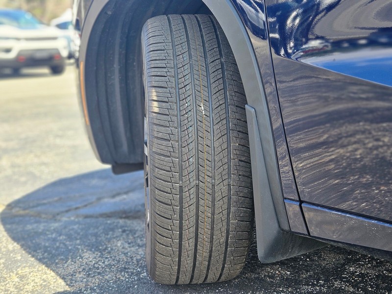 Mitsubishi Outlander PHEV Vehicle Full-screen Gallery Image 29