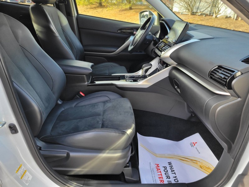 Mitsubishi Eclipse Cross Vehicle Full-screen Gallery Image 09