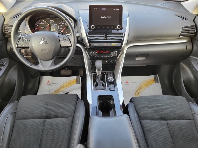 Mitsubishi Eclipse Cross Vehicle Full-screen Gallery Image 10