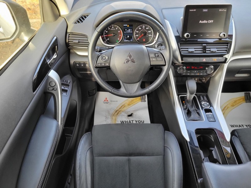 Mitsubishi Eclipse Cross Vehicle Full-screen Gallery Image 11