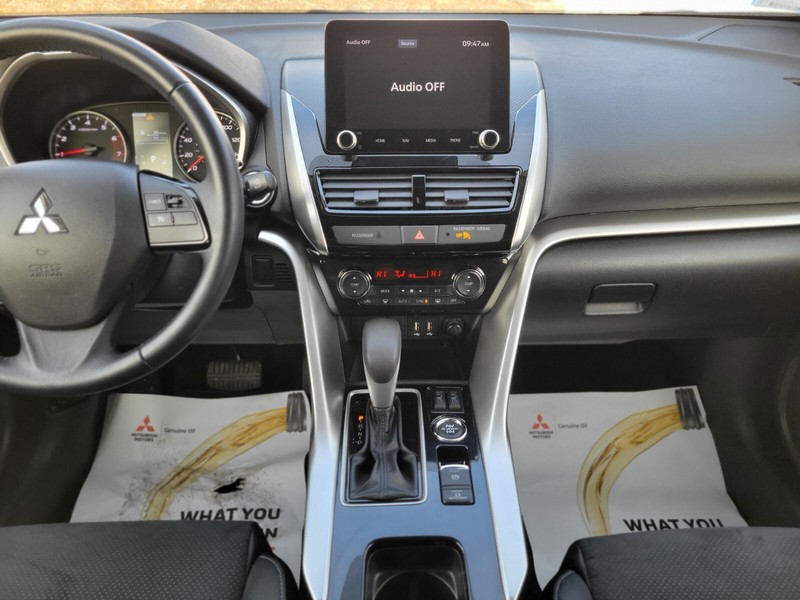 Mitsubishi Eclipse Cross Vehicle Full-screen Gallery Image 12