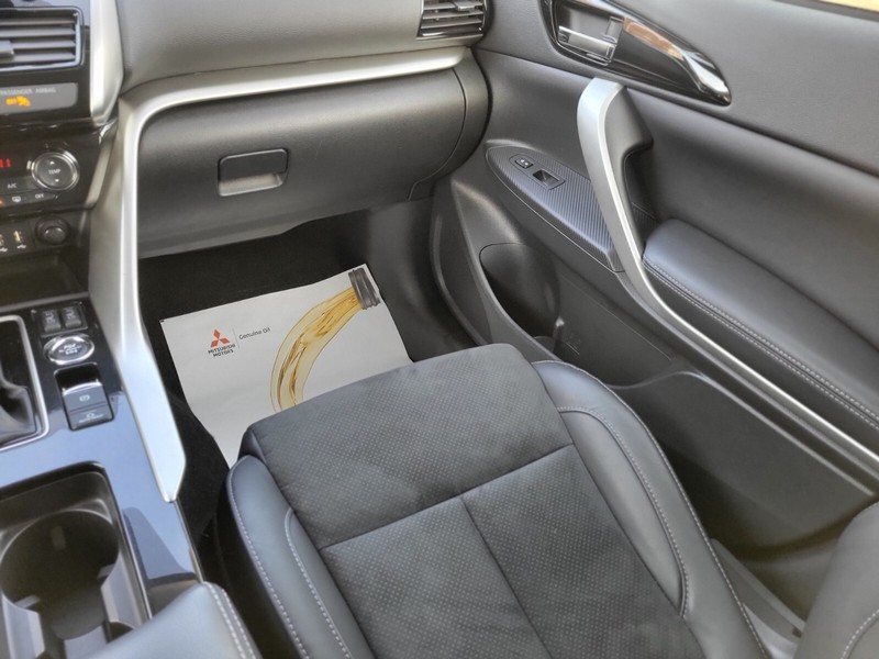 Mitsubishi Eclipse Cross Vehicle Full-screen Gallery Image 13