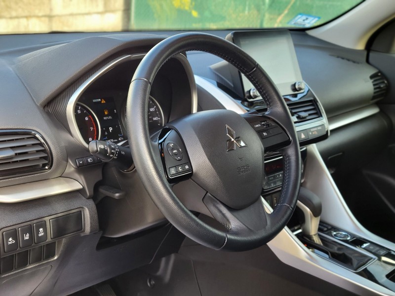 Mitsubishi Eclipse Cross Vehicle Full-screen Gallery Image 16