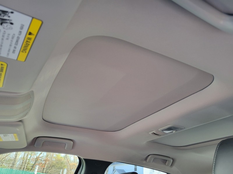 Mitsubishi Eclipse Cross Vehicle Full-screen Gallery Image 17