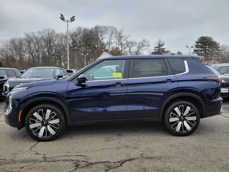 Mitsubishi Outlander Vehicle Full-screen Gallery Image 02