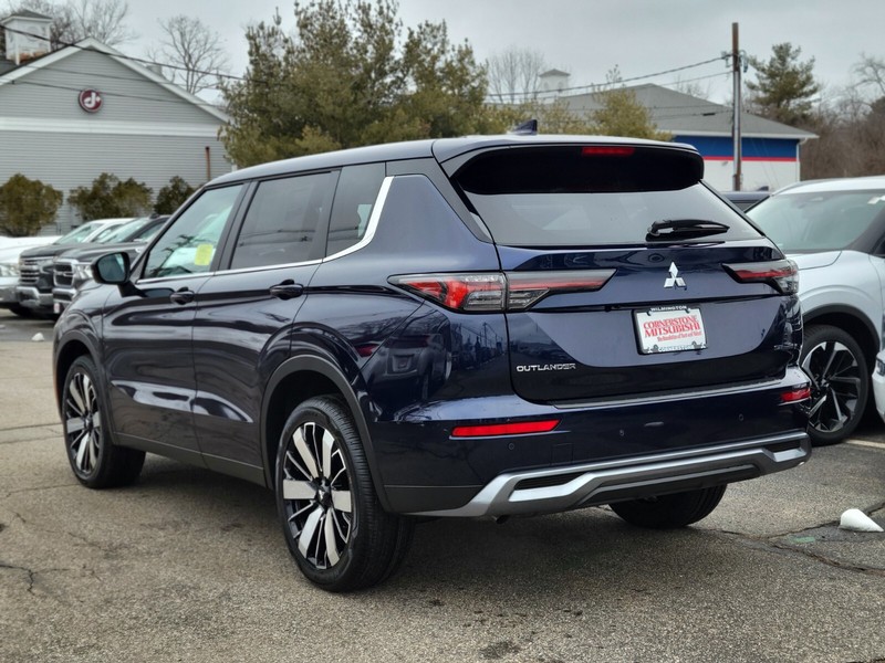 Mitsubishi Outlander Vehicle Full-screen Gallery Image 03