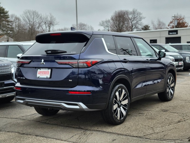 Mitsubishi Outlander Vehicle Full-screen Gallery Image 05