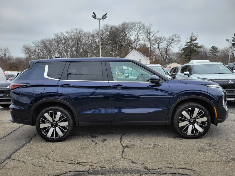 Mitsubishi Outlander Vehicle Full-screen Gallery Image 06