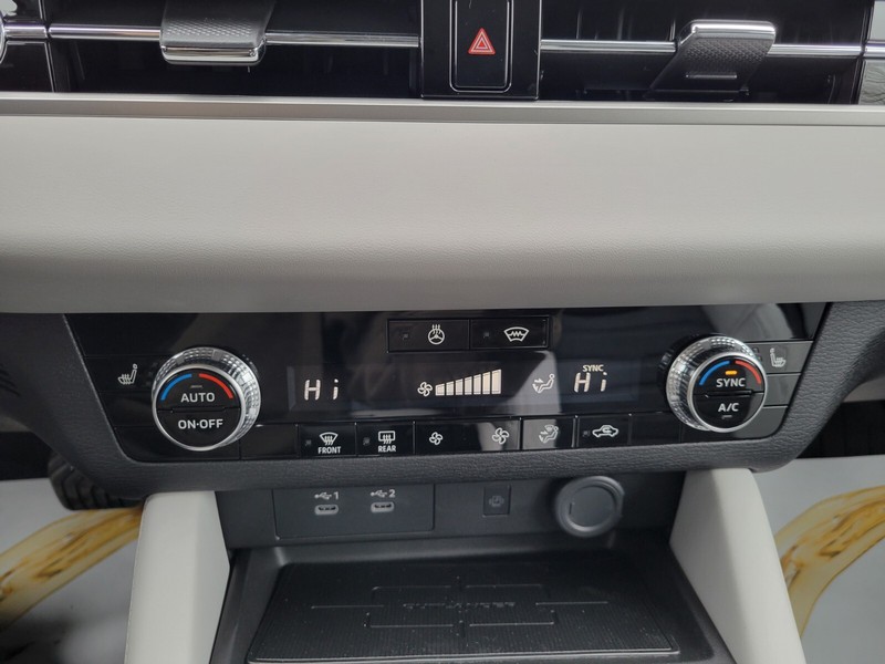 Mitsubishi Outlander Vehicle Full-screen Gallery Image 19