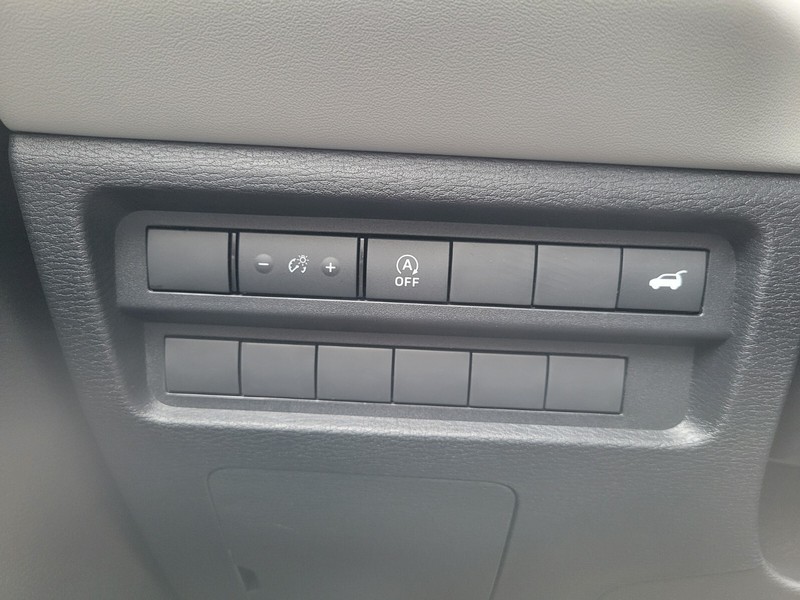 Mitsubishi Outlander Vehicle Full-screen Gallery Image 20