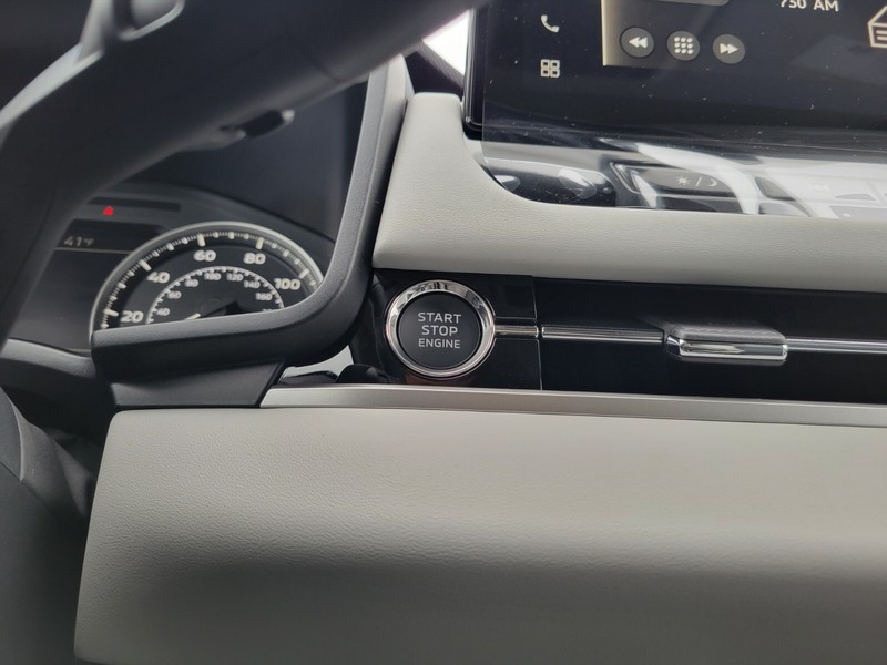 Mitsubishi Outlander Vehicle Full-screen Gallery Image 21